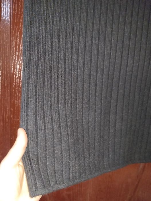 Yubka Xitoy  hali yangi. 46 razmer. Tizzadan sal pasroda turadi.140min