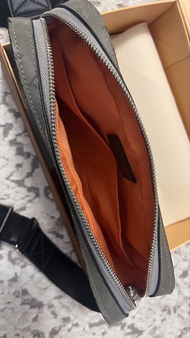 Luis vuitton paris продается.