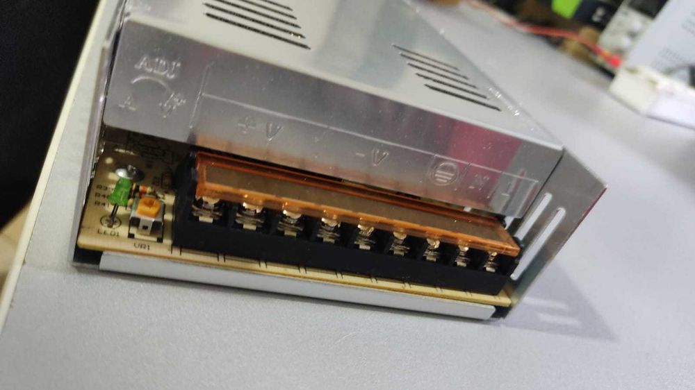 импульсный БЛОК ПИТАНИЯ с охлаждением 24 вольта 15 ампер 360 ватт