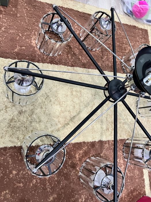 Продам люстру