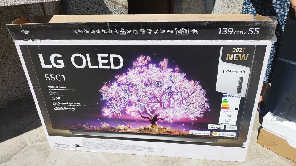 Телевизор LG C1 55 инча - за части