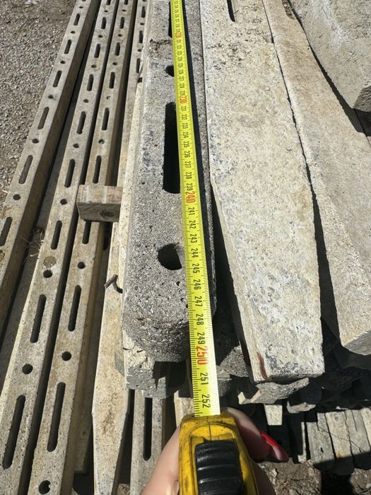 Stalpi de beton / Spalieri pentru gard, vie, zmeura etc