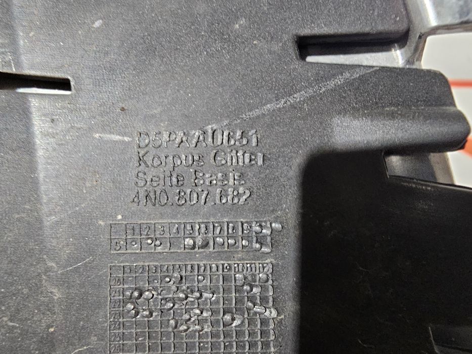 Grila dreapta bara fata Audi A8 4N Facelift 2022 cod 4N0807682