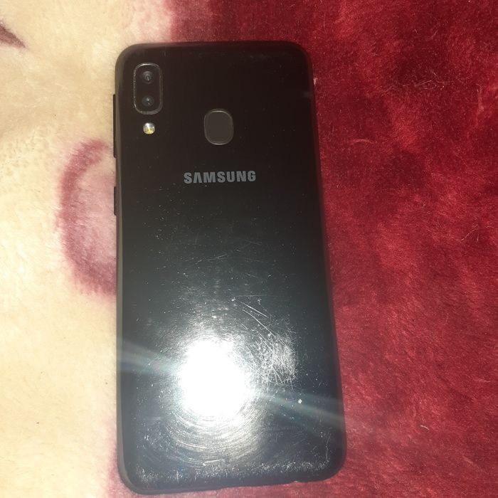 Vand telefon Samsung A 20 E foarte bun bateria ține 6-7 ore lejer