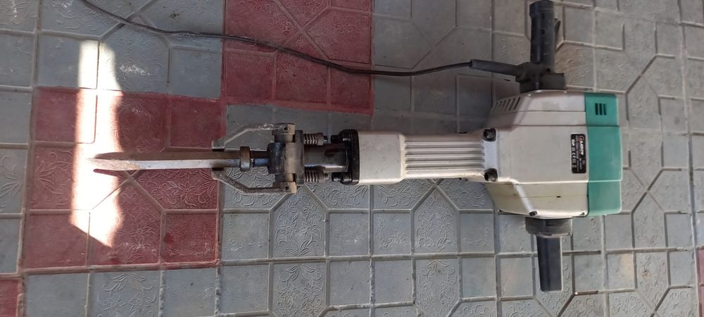 Отбойный молоток.