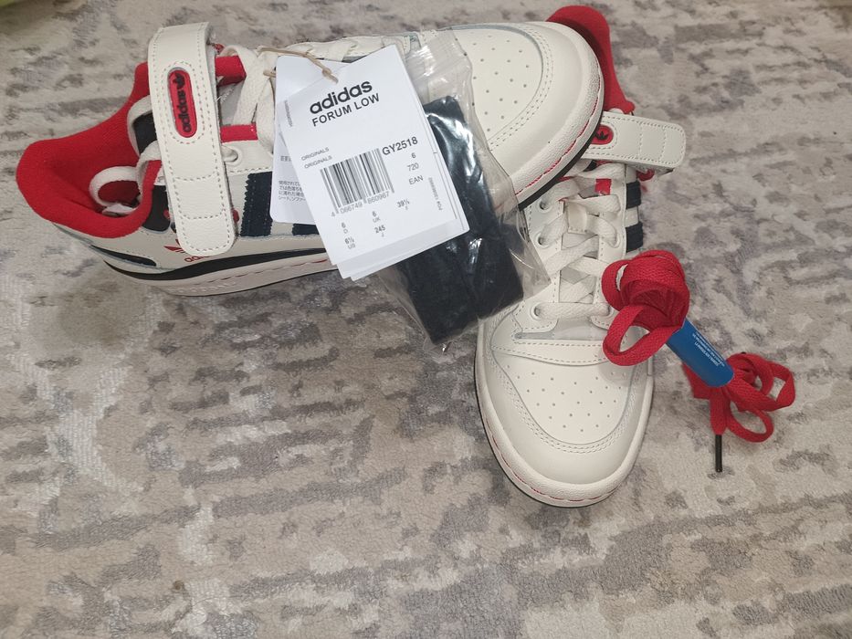 продам кроссовки