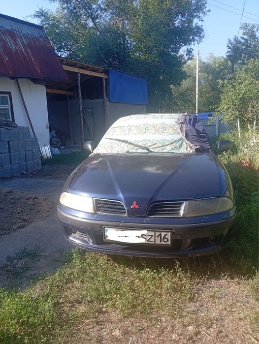 Mitsubishi carisma 2000 года