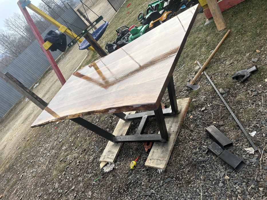 Masa lemn  masiv de nuc si rasina epoxidica