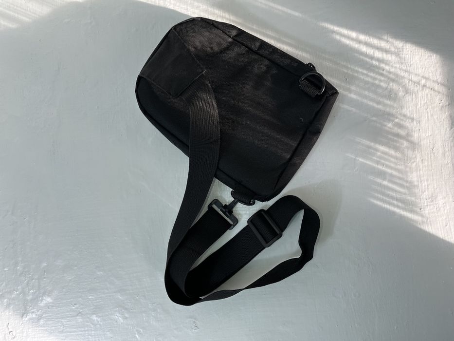 Барсетку черную  .