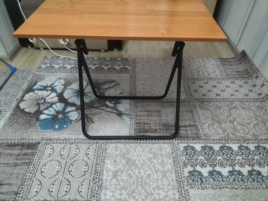 Срочно продам стол парта