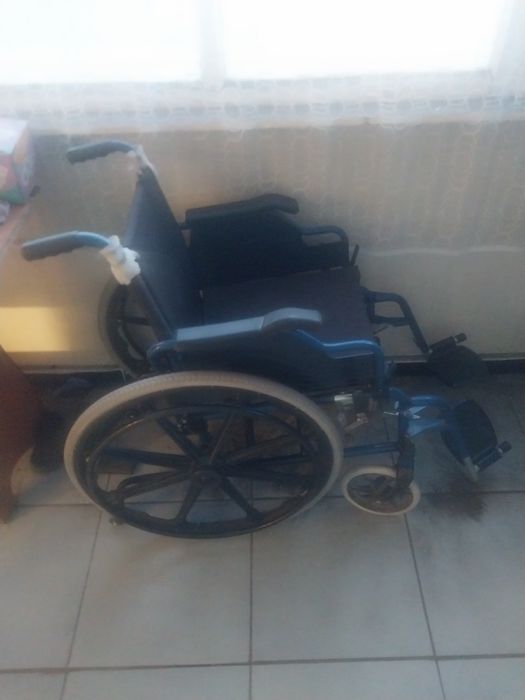 Продам инвалидную коляску