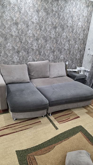 Диван уголок, раскладной с подушками