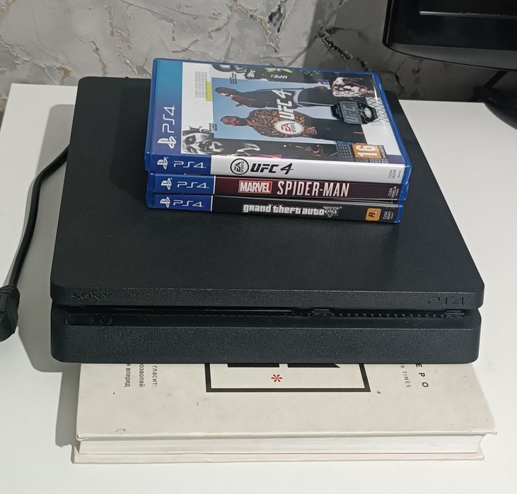Продается Sony PS4 Slim!