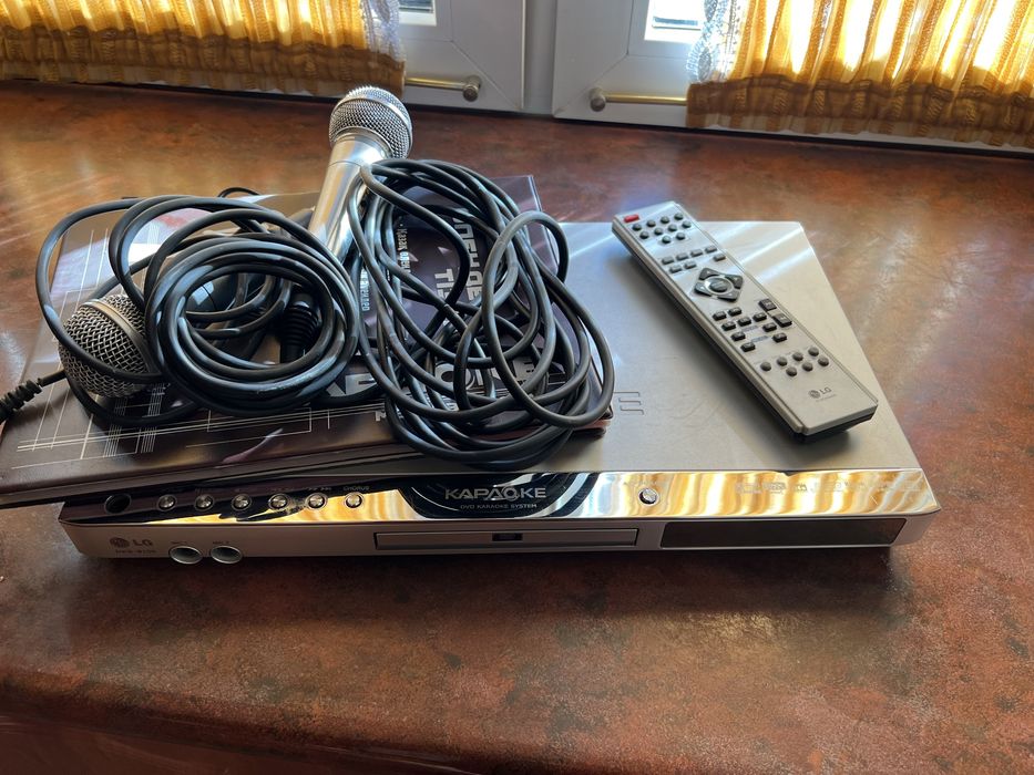 Набор. Тюнер рабочий. Караоке нерабочее. Подка стеклянная с креплением