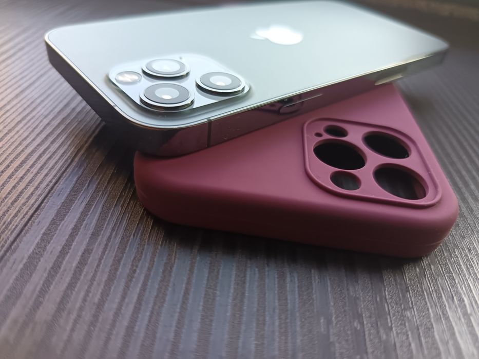 Айфон 12 про . Все отлично все родное .