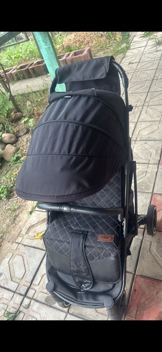 Продам прогулочную коляску в отличном состояний