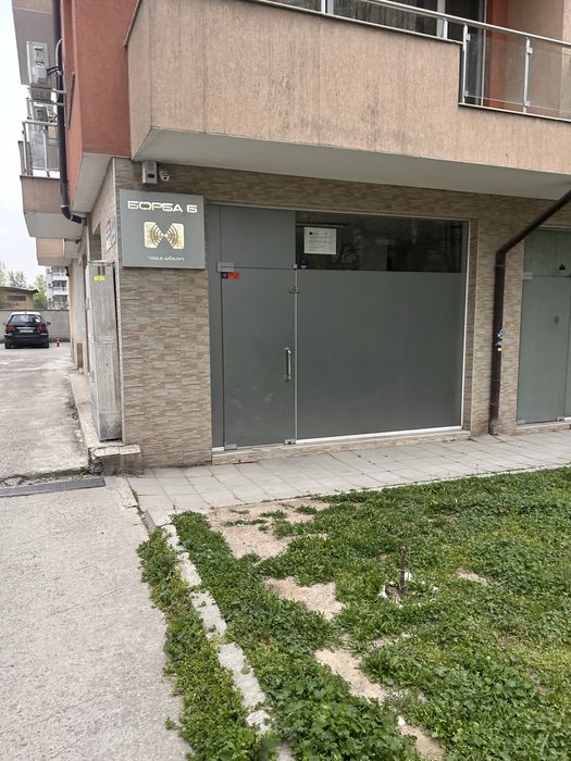 Магазин със склад под наем!