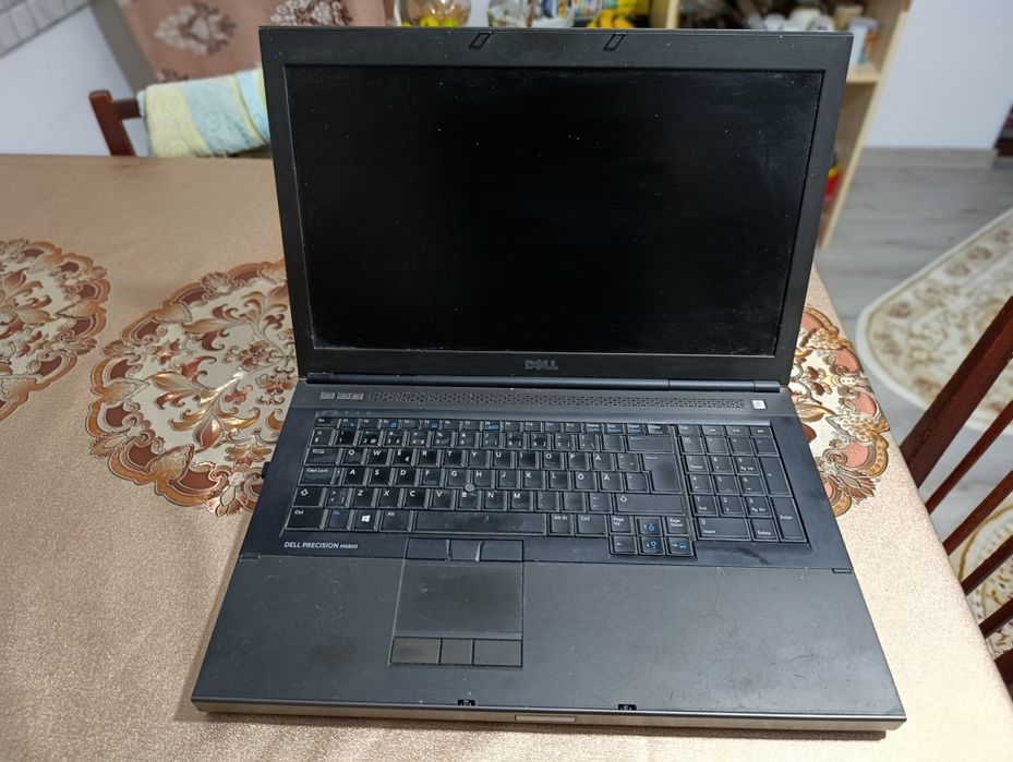 Vând laptop Dell M6800