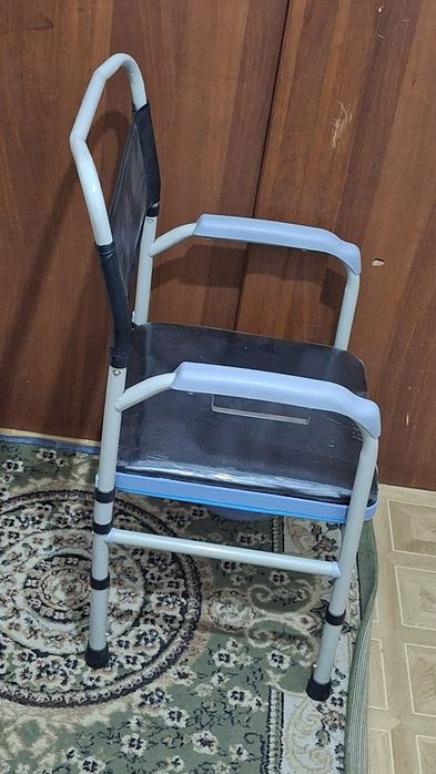 Санитарный стул туалет