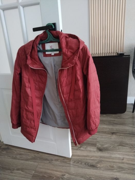 Продаю куртку весна