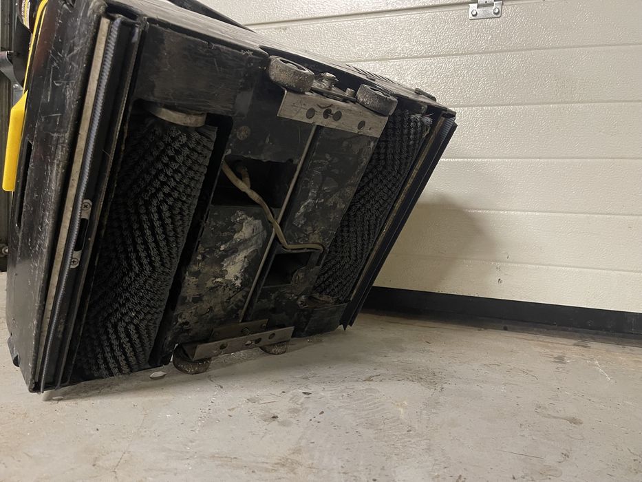 Aparat de curatat spalat pardosel , gresie , pavele , Karcher BR400