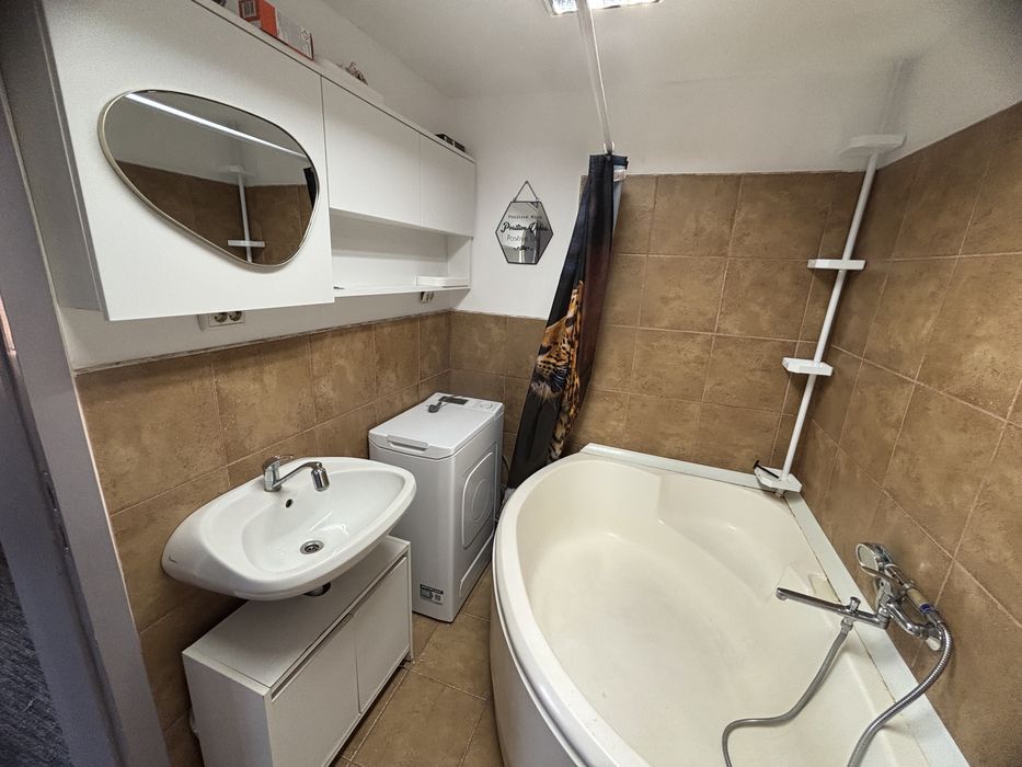 Inchiriez apartament