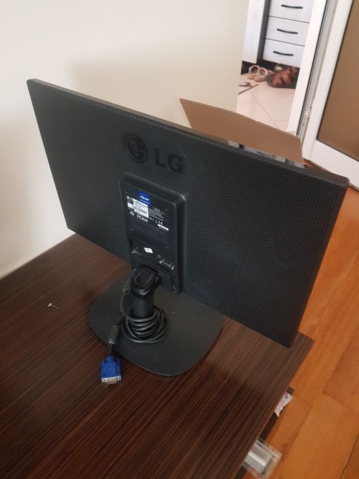 Monitor lg 21 inchi