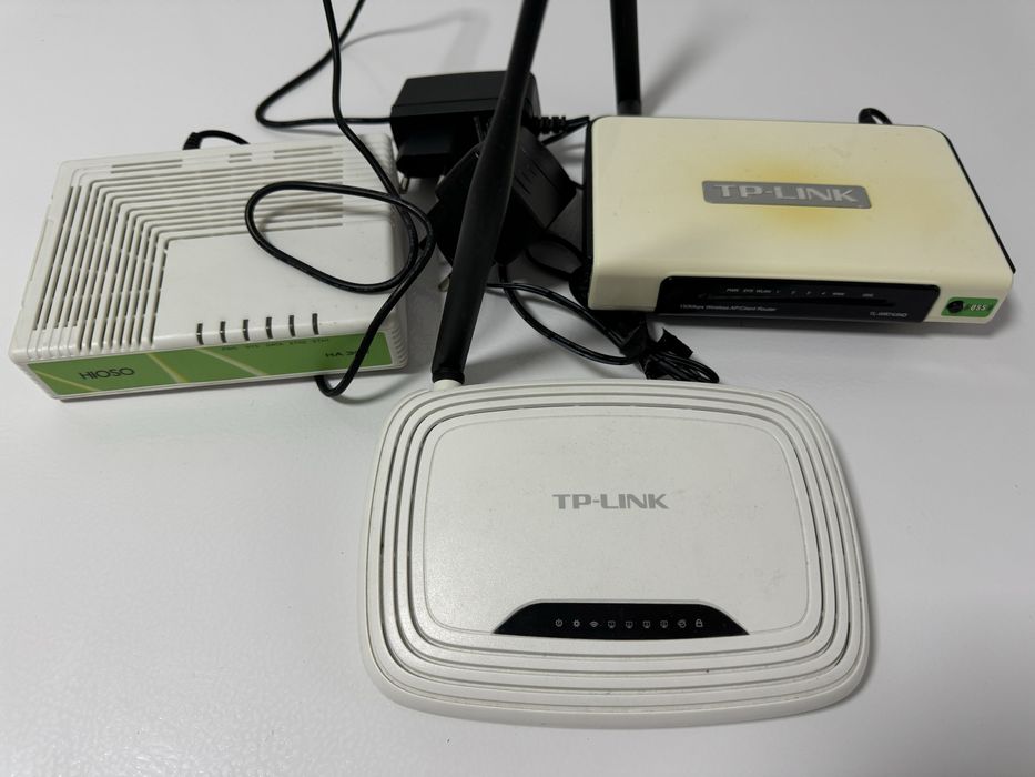 Vând 3 Routere wireless