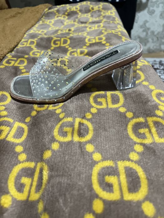 Продам женские шлепанцы