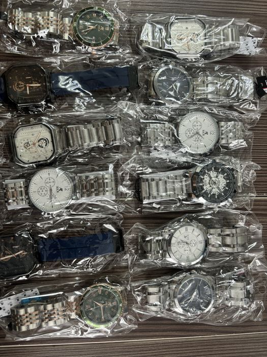 Продаются мужские часы