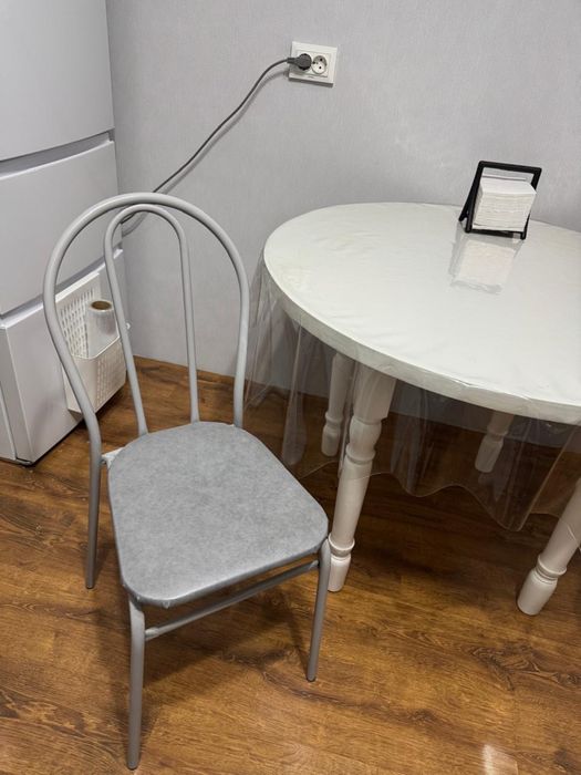 Стол 50000 ,стулья 5000 шт