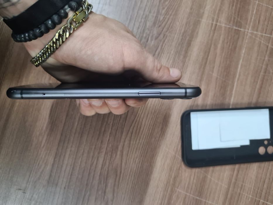 Продам 11 айфон 128гб