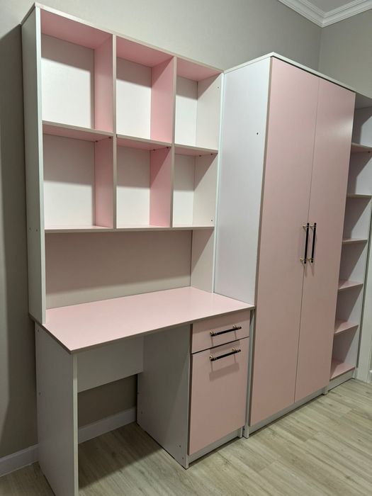 Продается шкаф со столом,полками