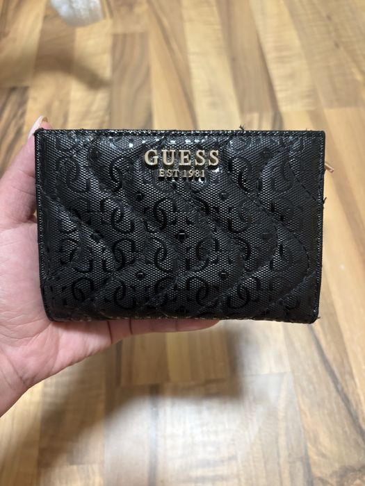 Guess портмоне.