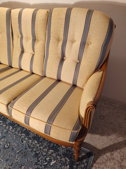 Canapea vintage stil Ludovic XV 
Canapele de 3 locuri , perne și hus