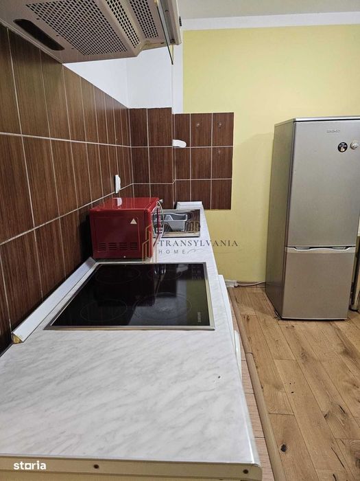 Garsoniera spatioasa la etaj intermediar, bloc cu Lift, Zona Broscarie