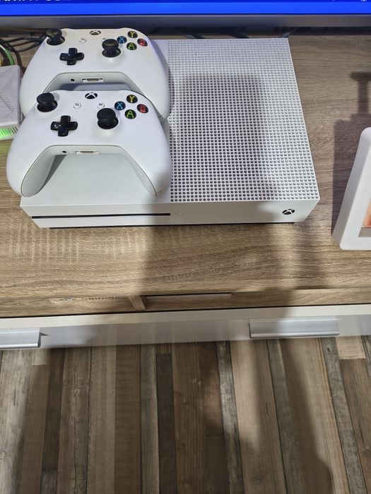 Se vinde Xbox one s