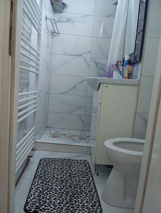 Vând apartament in Huedin