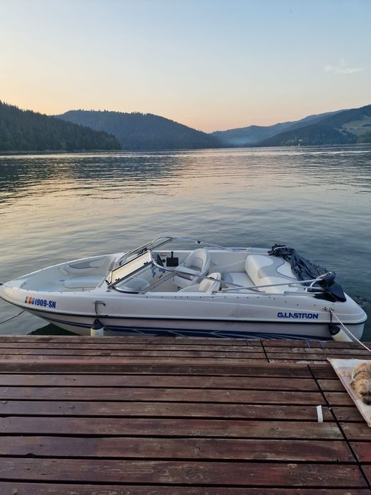 Barca Glastron MX 175 cu peridoc