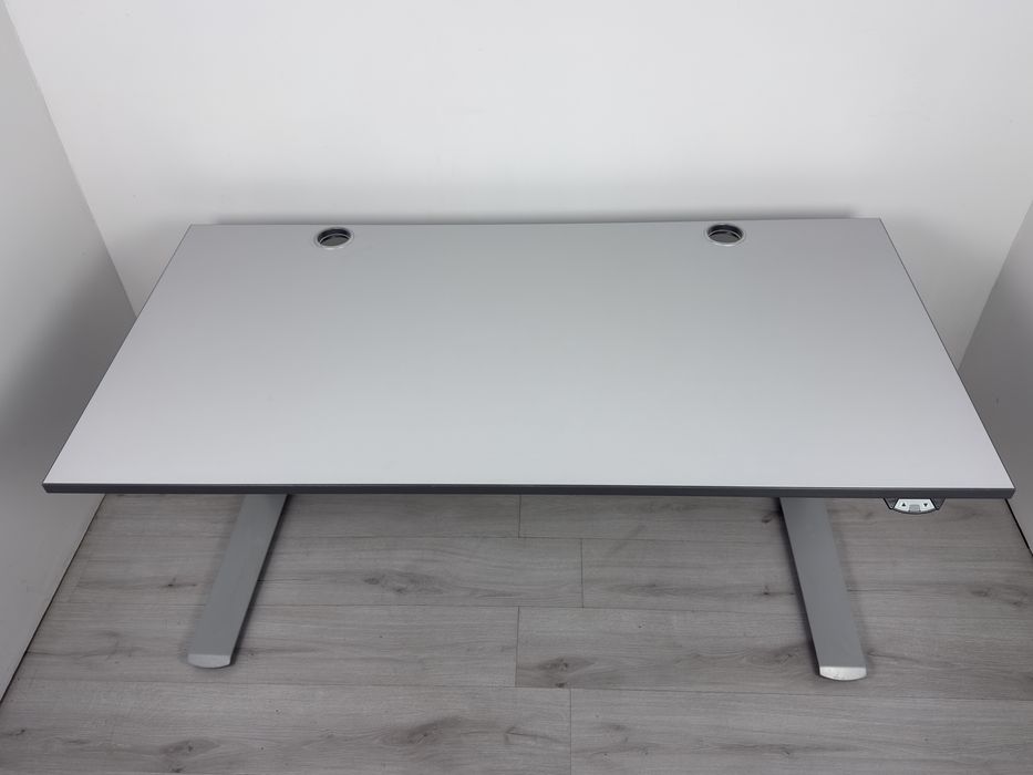 Бюро електрическо регулируем подходяща за офис или домашен  офис;