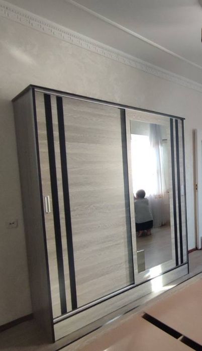 Спальный кроват Шкаф тумба и тримон зор холатида срочно сотаман