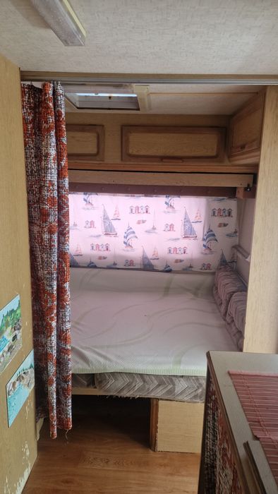 Продавам стационарна каравана