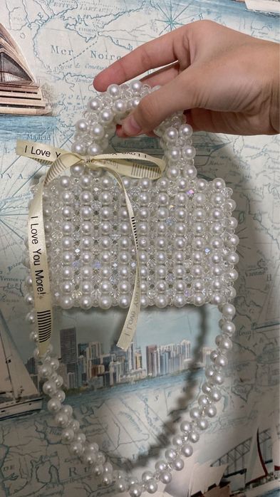 Сумочка из акриловых бусин