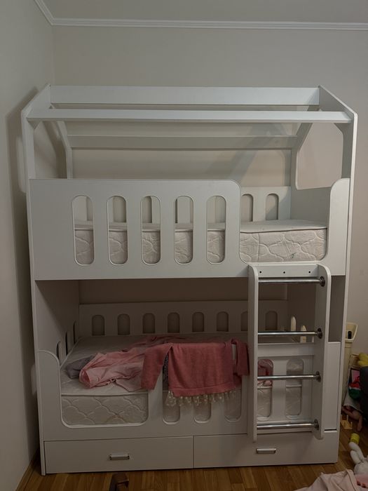 Двухъярусная кровать