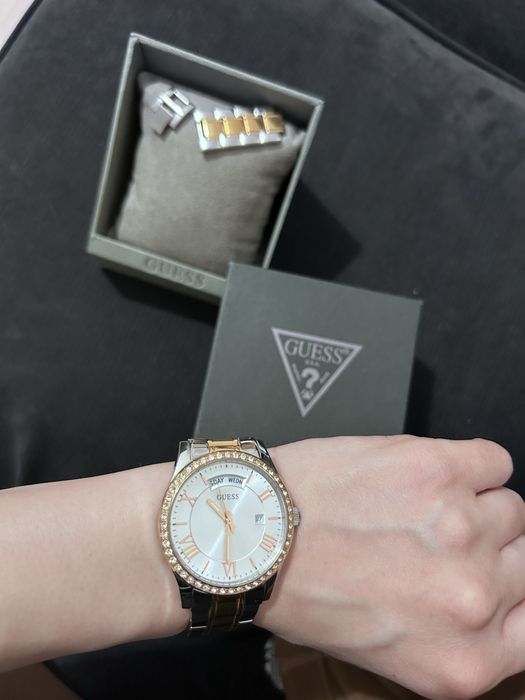 Ceas GUESS w0764L4