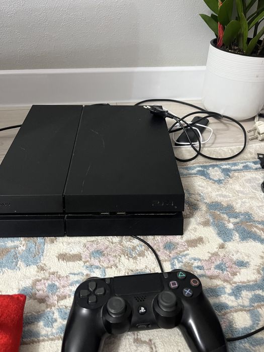 PS4 в хорошем состоянии