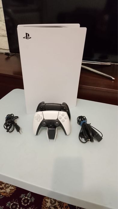 Продам PlayStation 5 + аксессуары + подарок