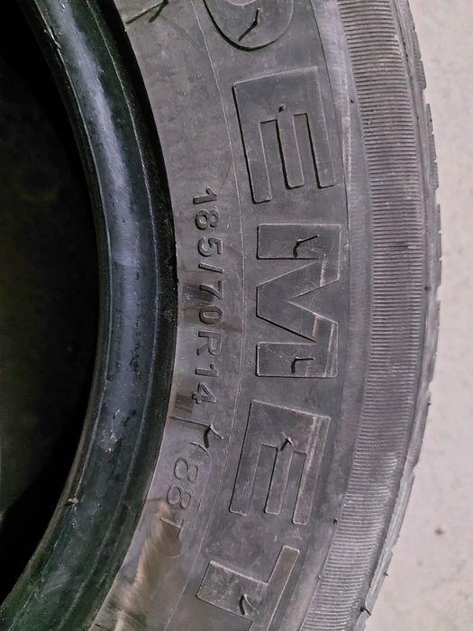 Balonlar 4 dona birxil  Sotiladi xolati yaxshi