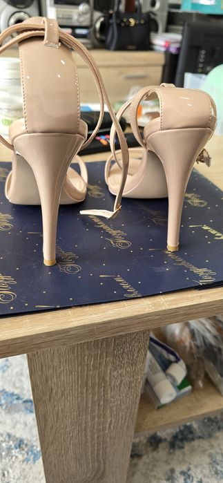 Босоножки женские