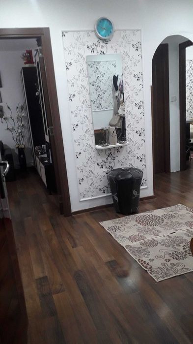 Apartament 3 Camere  Etaj 4  Sau schimb cu 2 camere